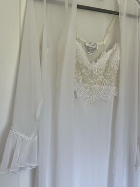Flora Nikrooz Ivory Lace-Trim Robe and Chemise